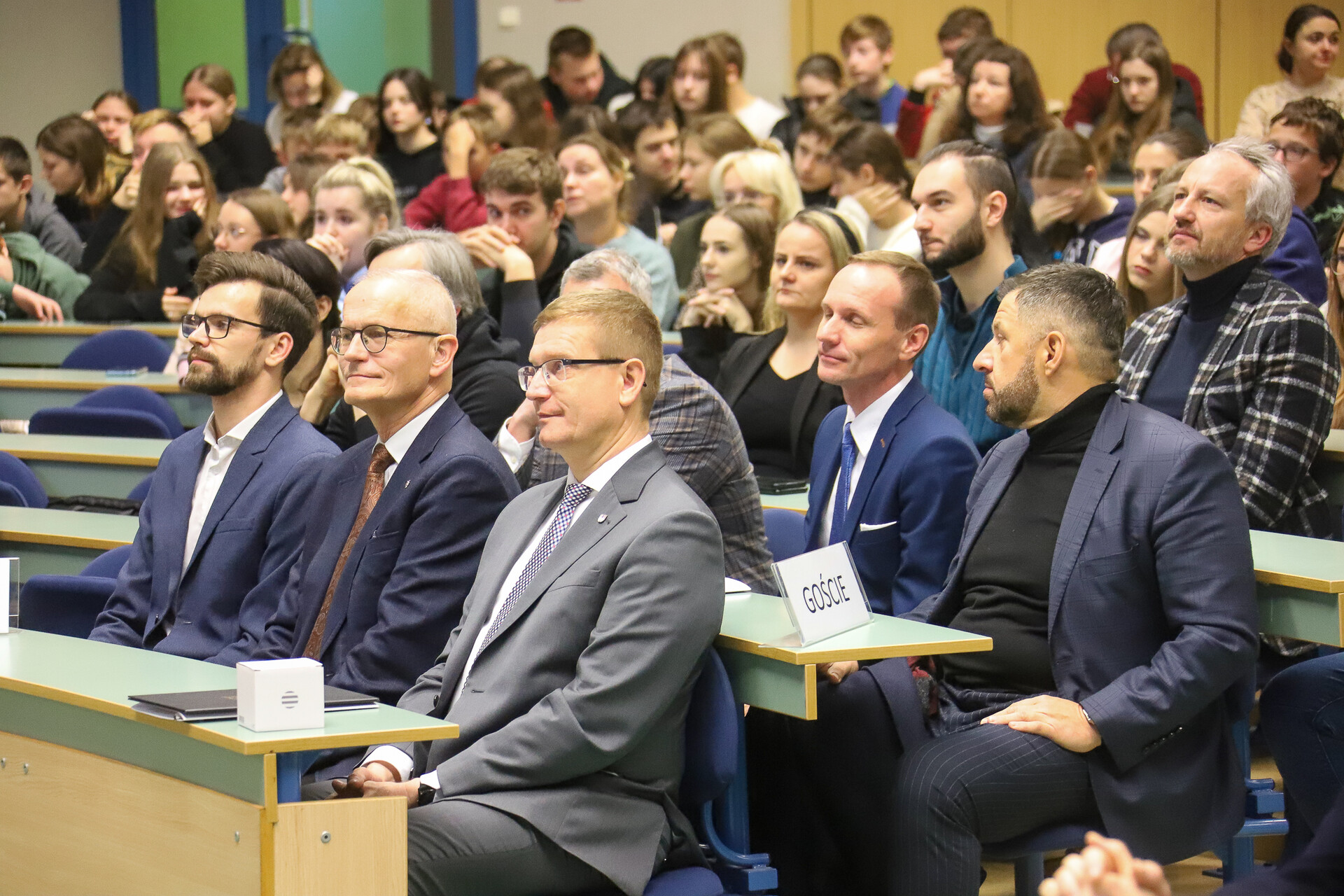 Uczestnicy Festiwalu Komunikacji Społecznej, aula wydziału zarządzani