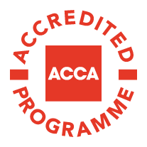 Białe tło, na nim czerwony napis w kole Accredited Programme w środku skrót ACCA